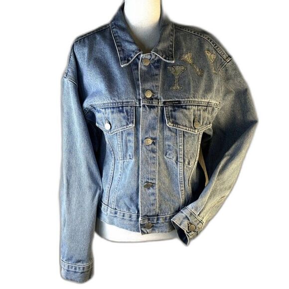 Guess Jean Jacket Wm's Sz Med Lt Blue Cropped Oversize Fit Martini Artwork - Picture 10 of 12